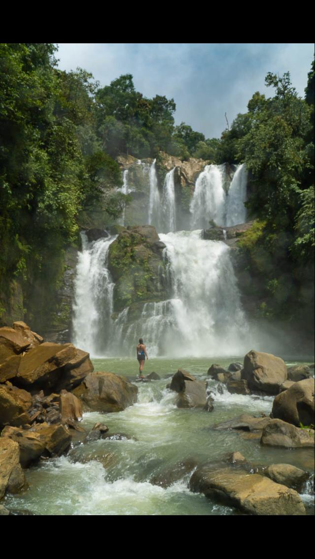 Majestuosas Cataratas de Nauyaca